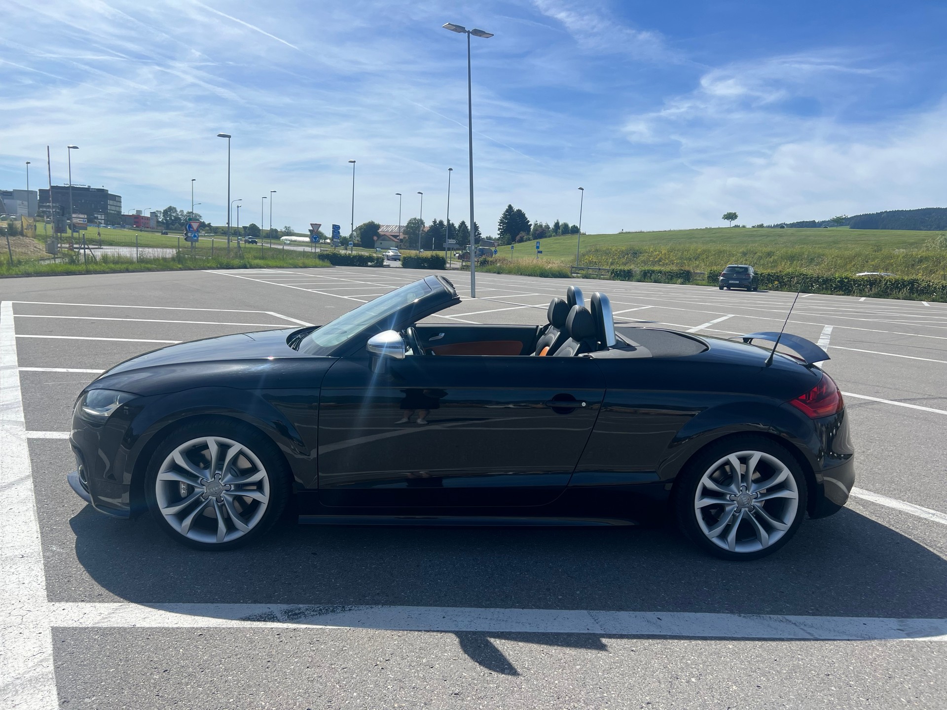 AUDI TT-image-2