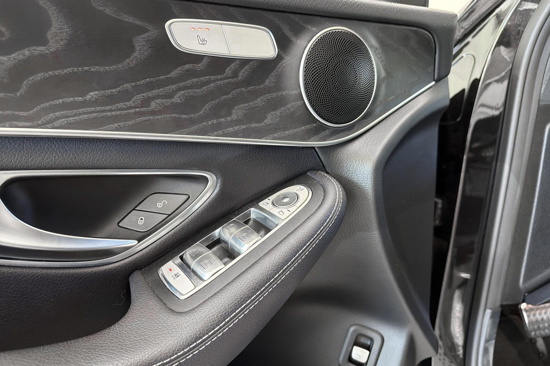 MERCEDES-BENZ GLC Coupé 250 AMG Line 4Matic 9G-Tronic-image-17