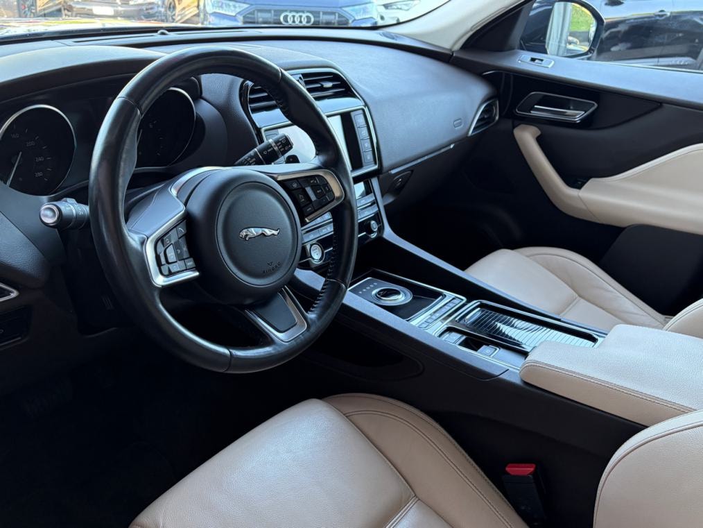 JAGUAR F-Pace 25t 2.0 Prestige AWD Automatik-image-3