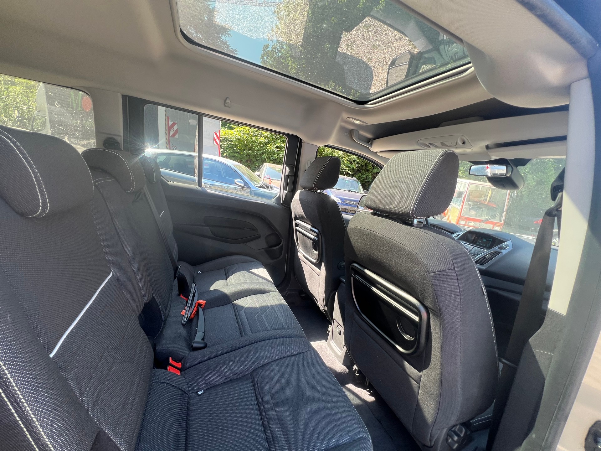 FORD Grand Tourneo Connect 1.5 TDCi Titanium Powershift-image-10