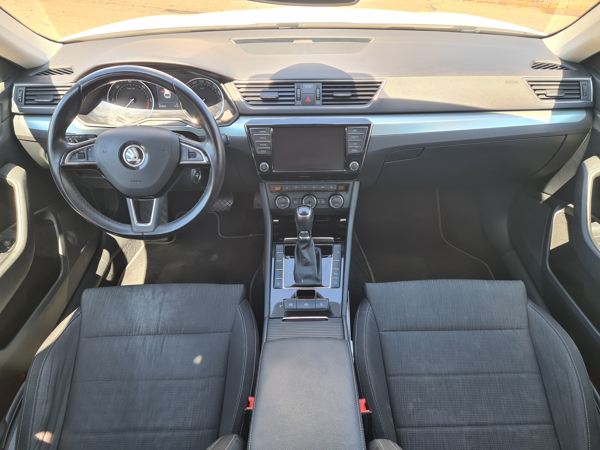 SKODA Superb Combi 2.0 TDi Active DSG-image-10