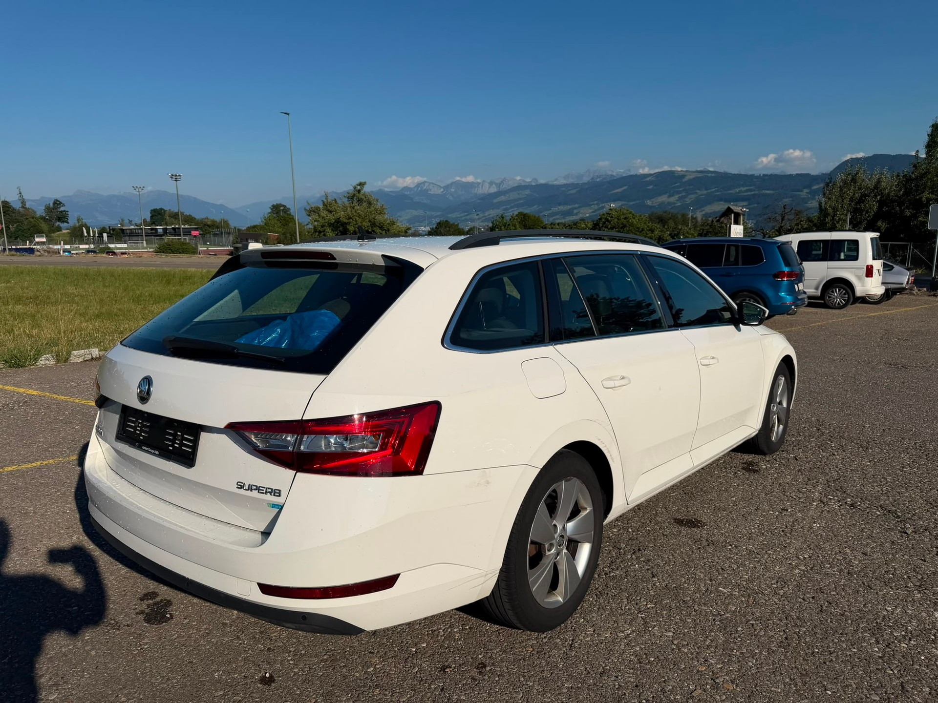 SKODA Superb Combi 2.0 TDi Active DSG-image-3