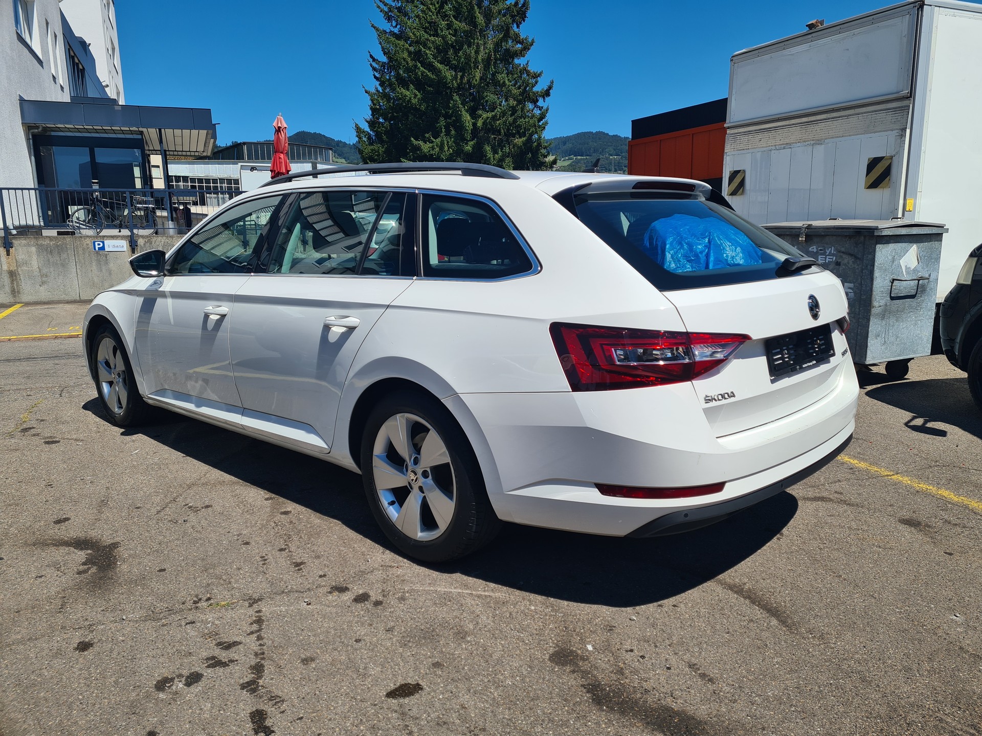SKODA Superb Combi 2.0 TDi Active DSG-image-4