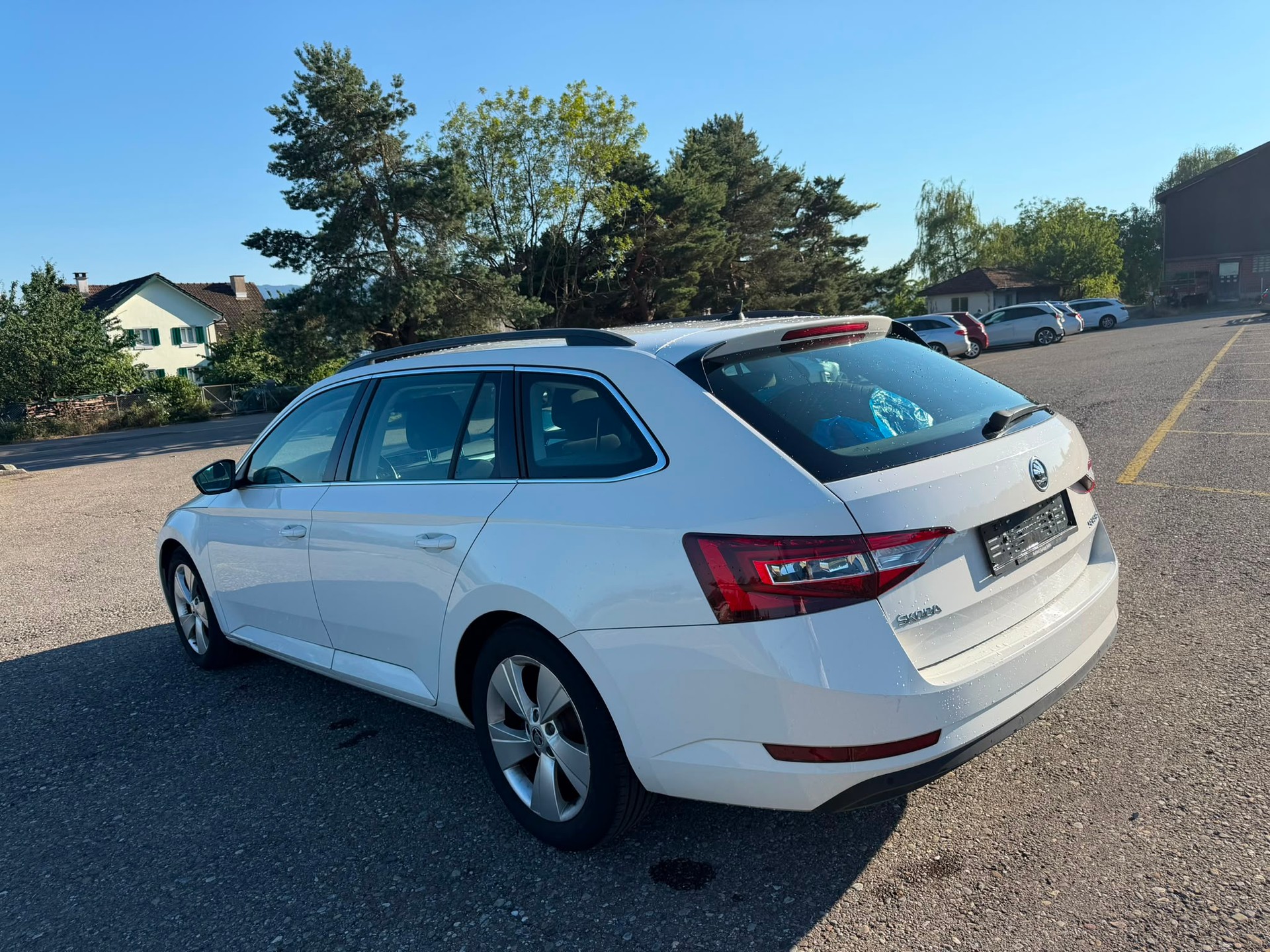 SKODA Superb Combi 2.0 TDi Active DSG-image-5