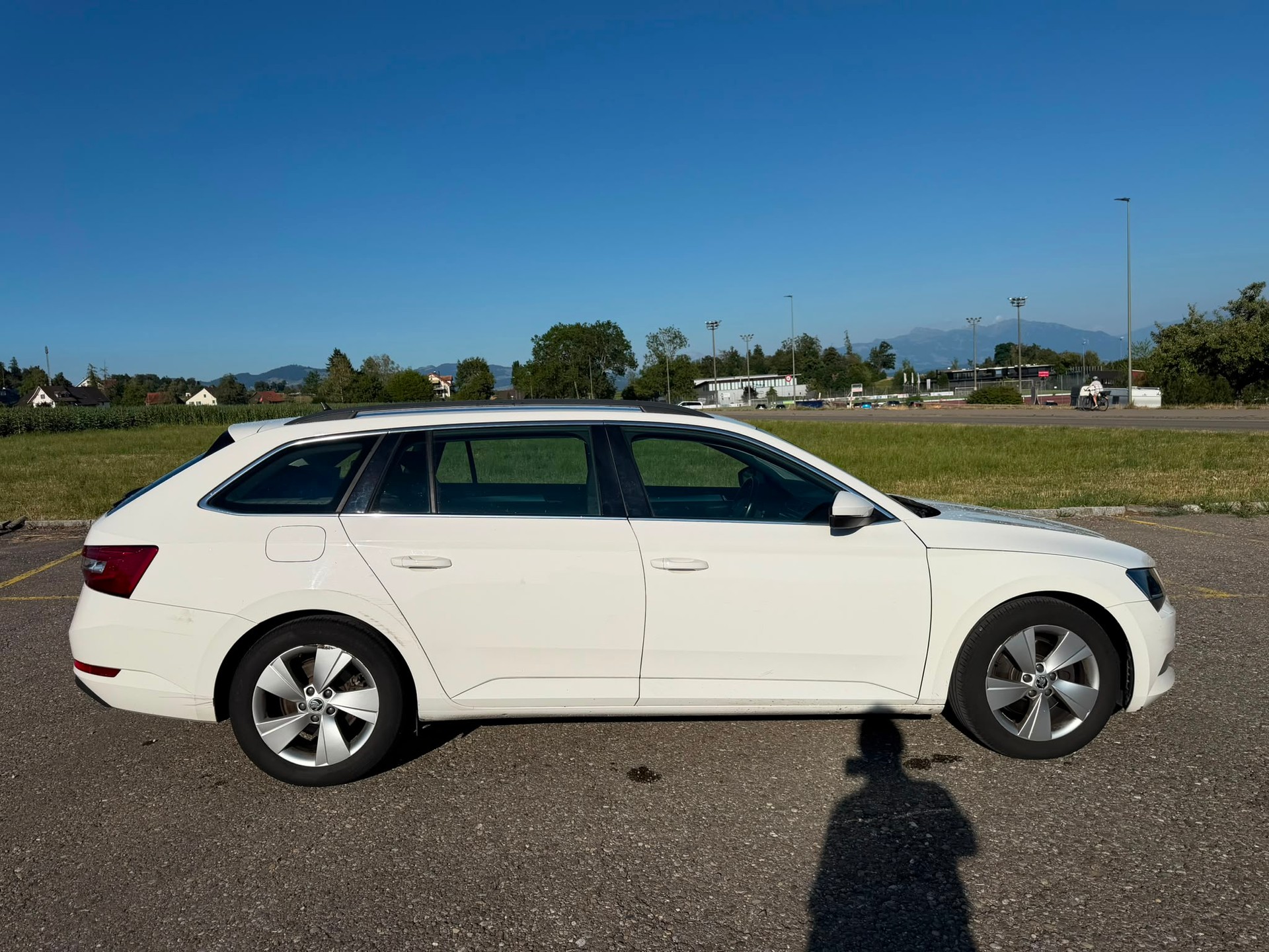 SKODA Superb Combi 2.0 TDi Active DSG-image-6