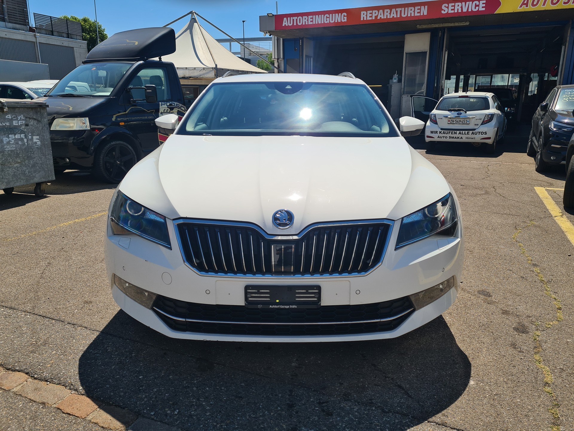 SKODA Superb Combi 2.0 TDi Active DSG-image-1