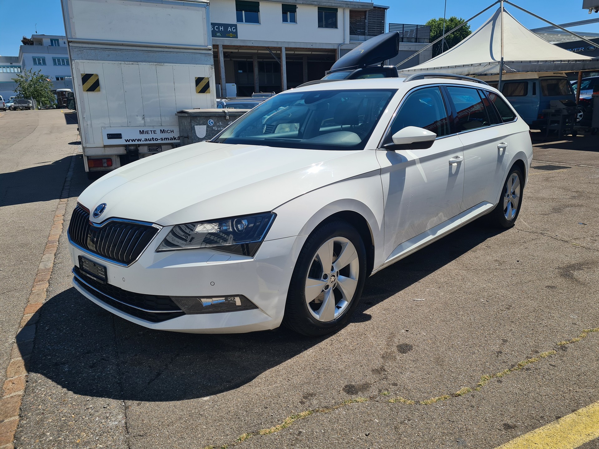 SKODA Superb Combi 2.0 TDi Active DSG-image-2