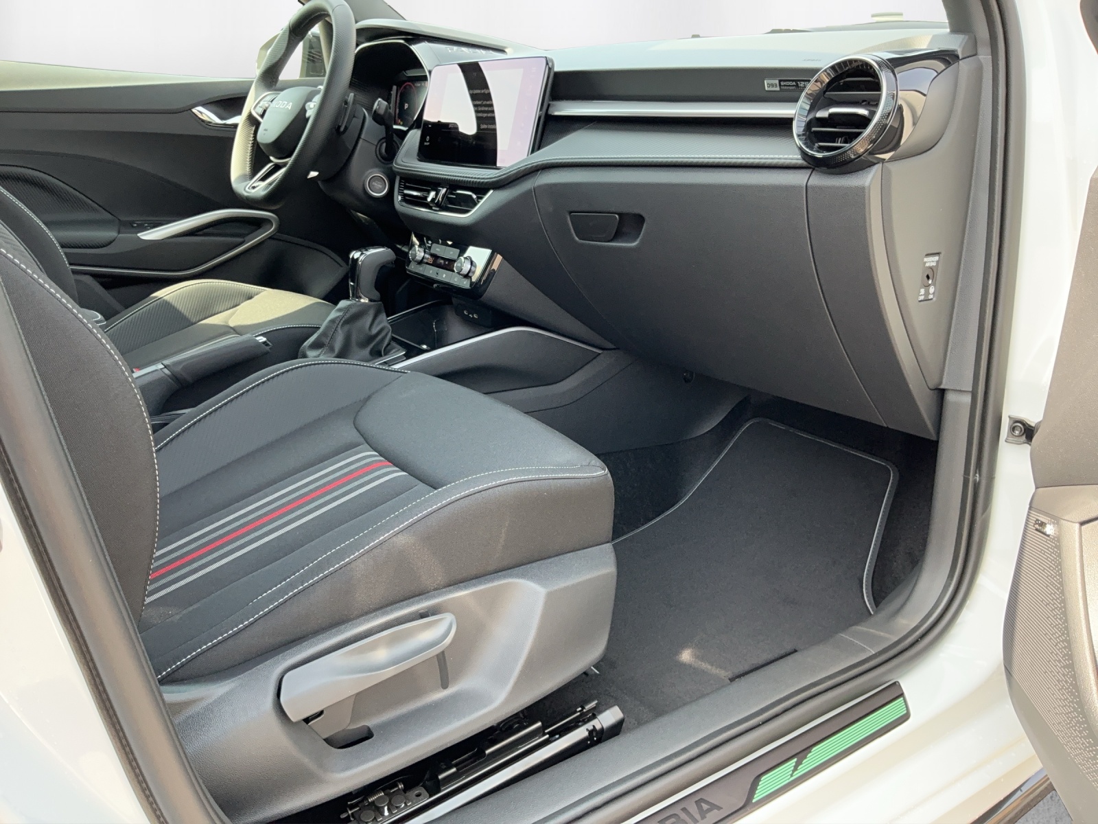 SKODA Fabia 1.5 TSI Motorsport DSG-image-13