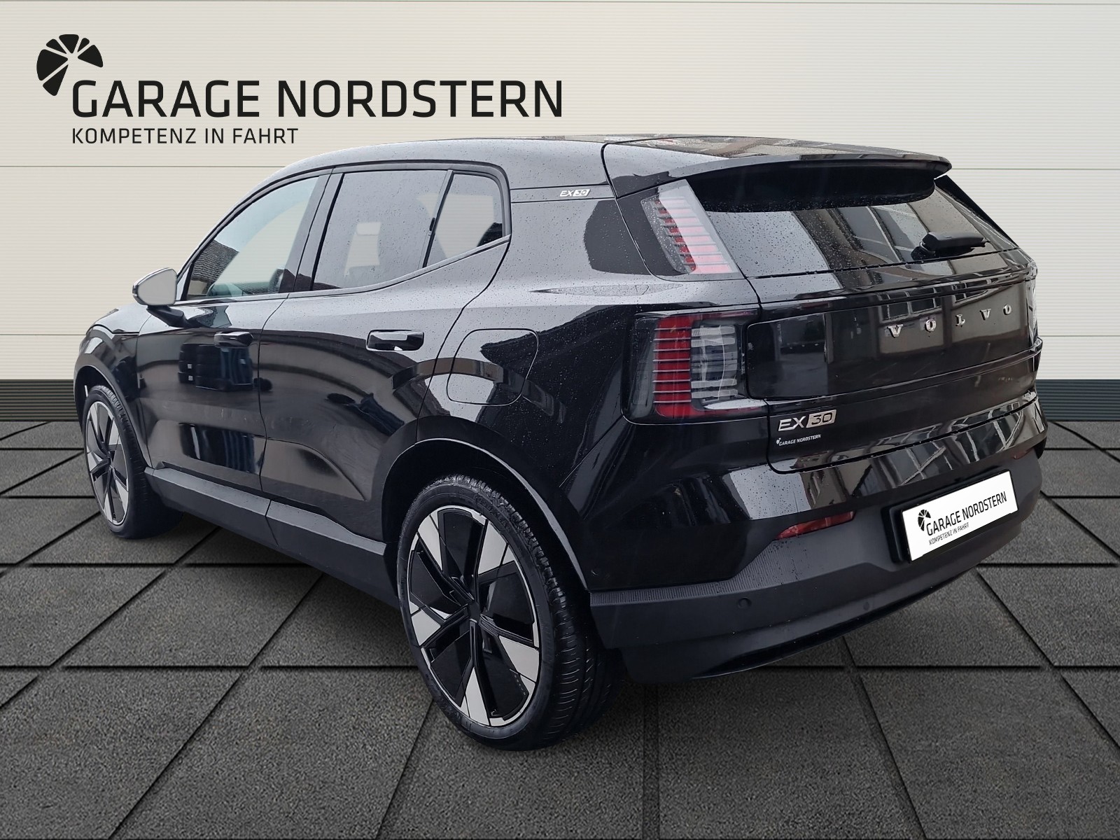 VOLVO EX30 E60 Twin Ultra Performance AWD-image-2
