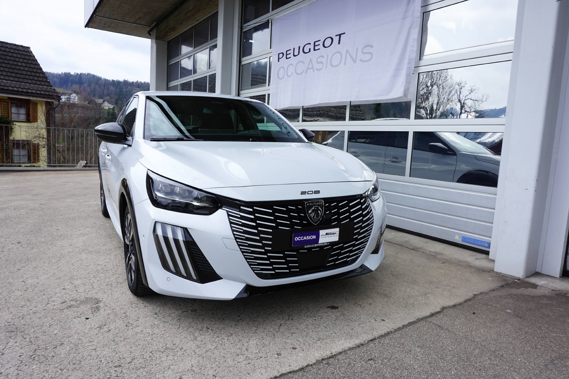 PEUGEOT 208 1.2 Hybrid 145 GT-image-0
