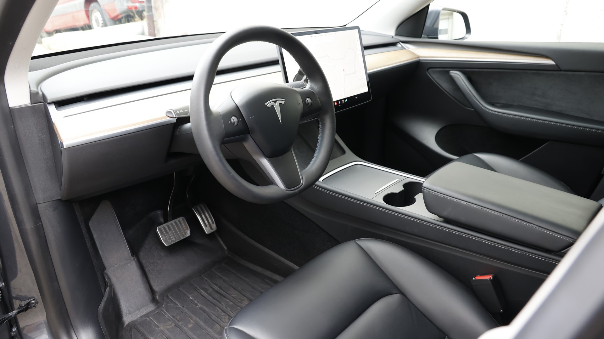 TESLA Model Y Long Range-image-9