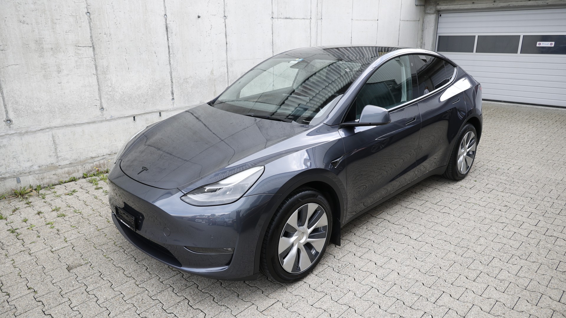TESLA Model Y Long Range-image-7