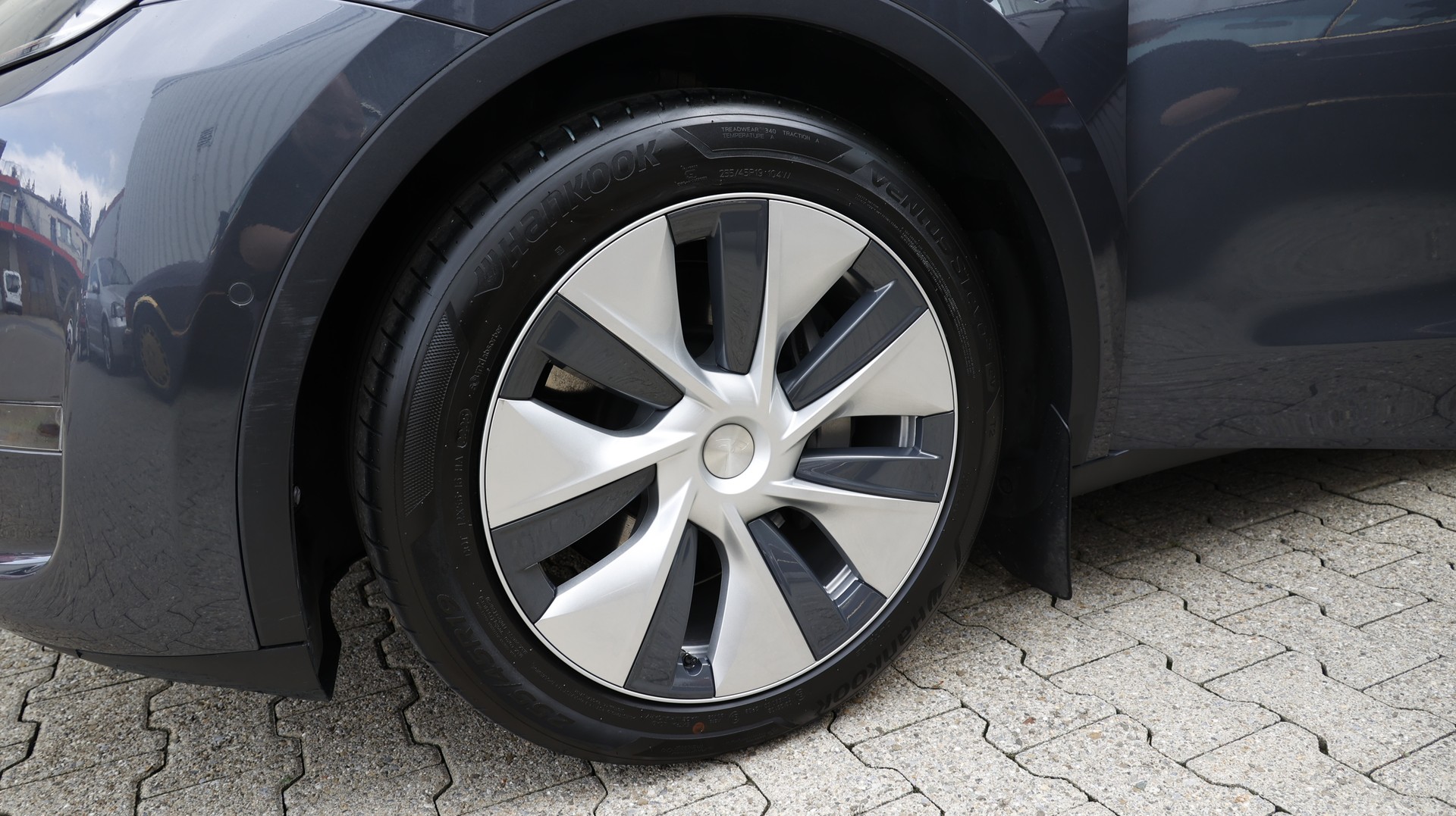 TESLA Model Y Long Range-image-19