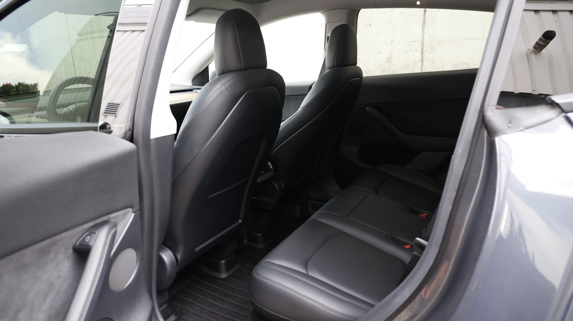TESLA Model Y Long Range-image-10