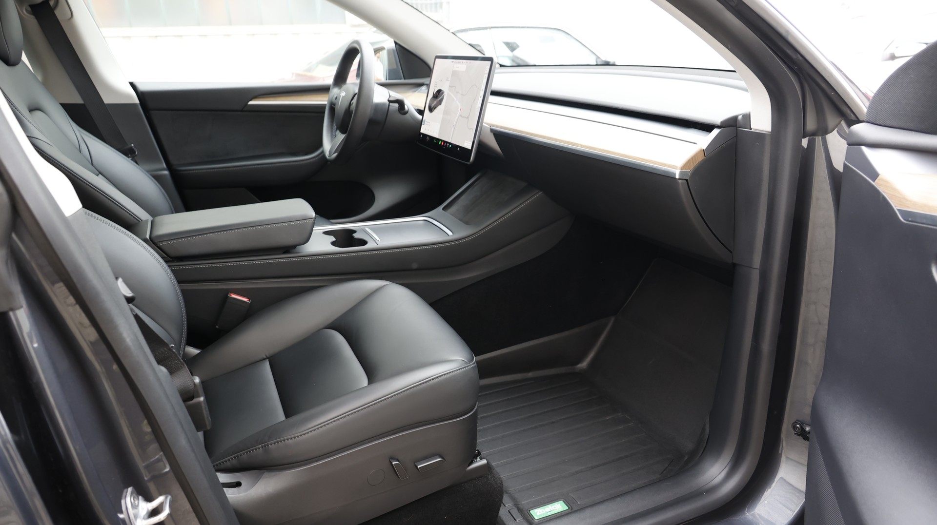 TESLA Model Y Long Range-image-12