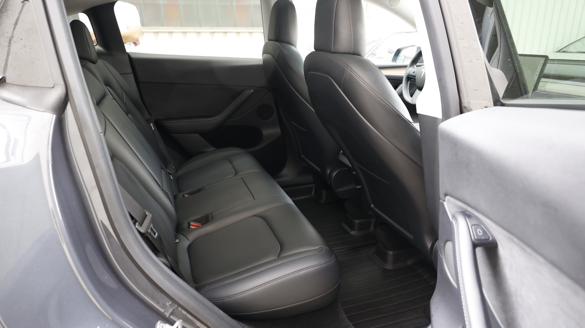 TESLA Model Y Long Range-image-11