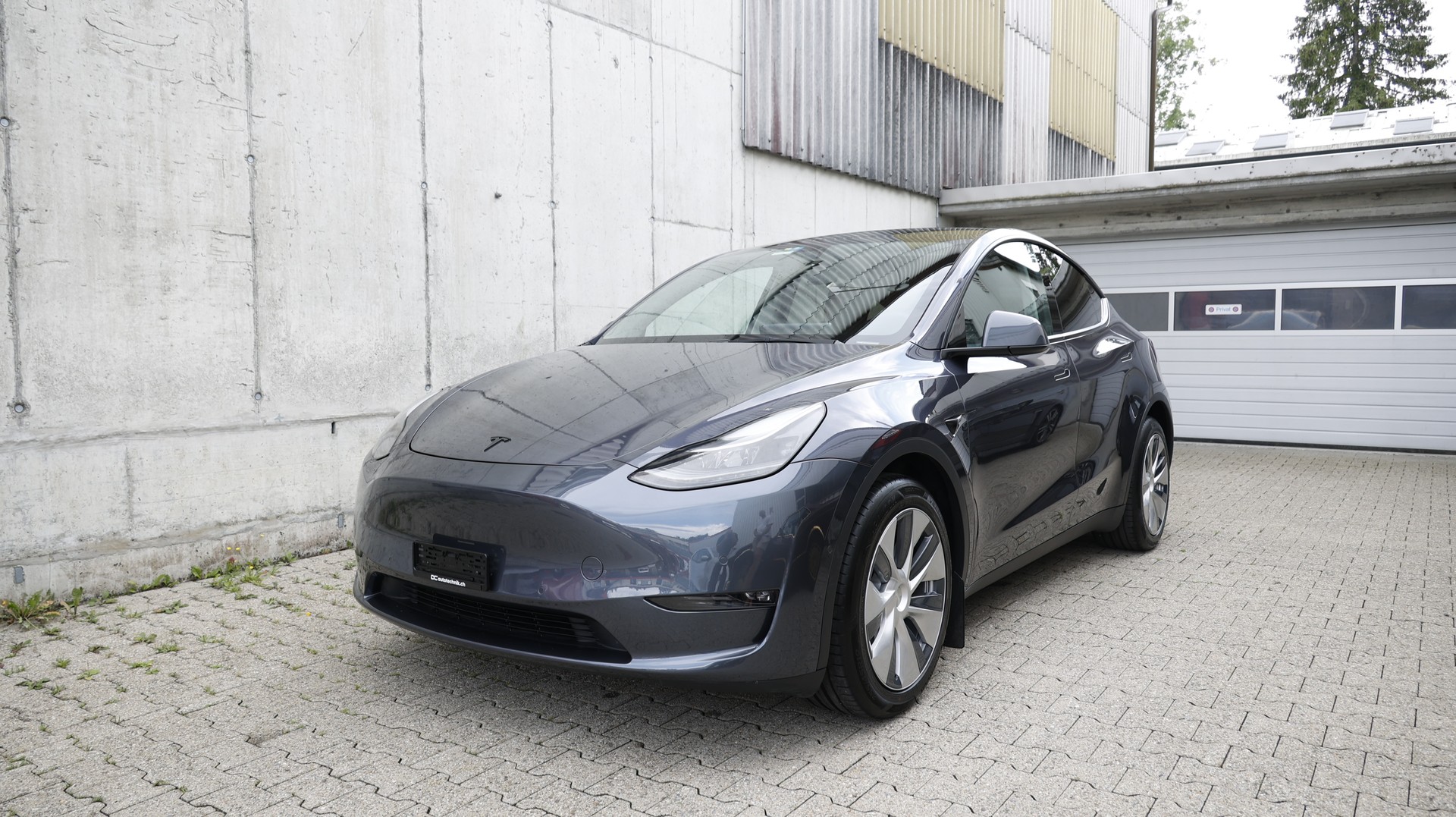 TESLA Model Y Long Range-image-0