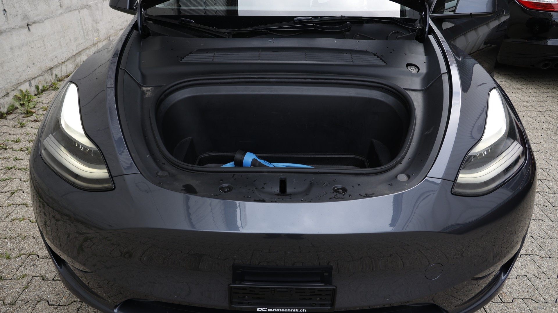 TESLA Model Y Long Range-image-18