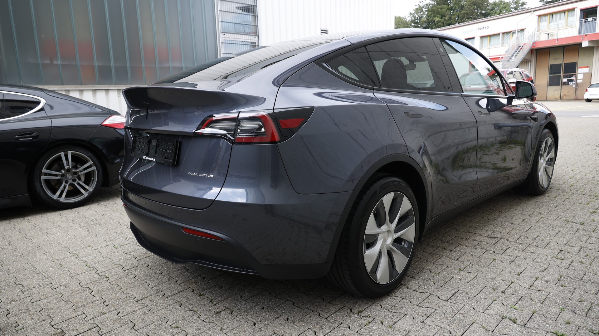 TESLA Model Y Long Range-image-4