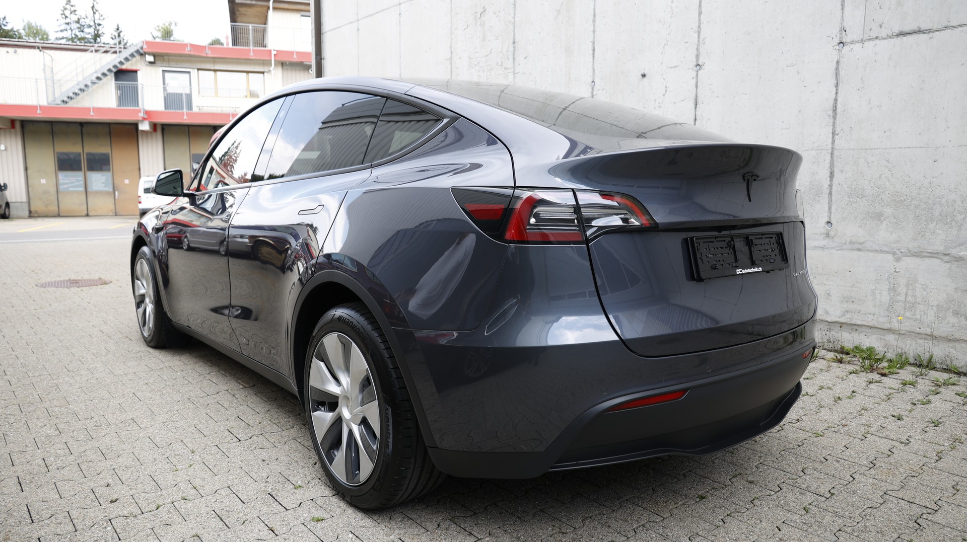 TESLA Model Y Long Range-image-2