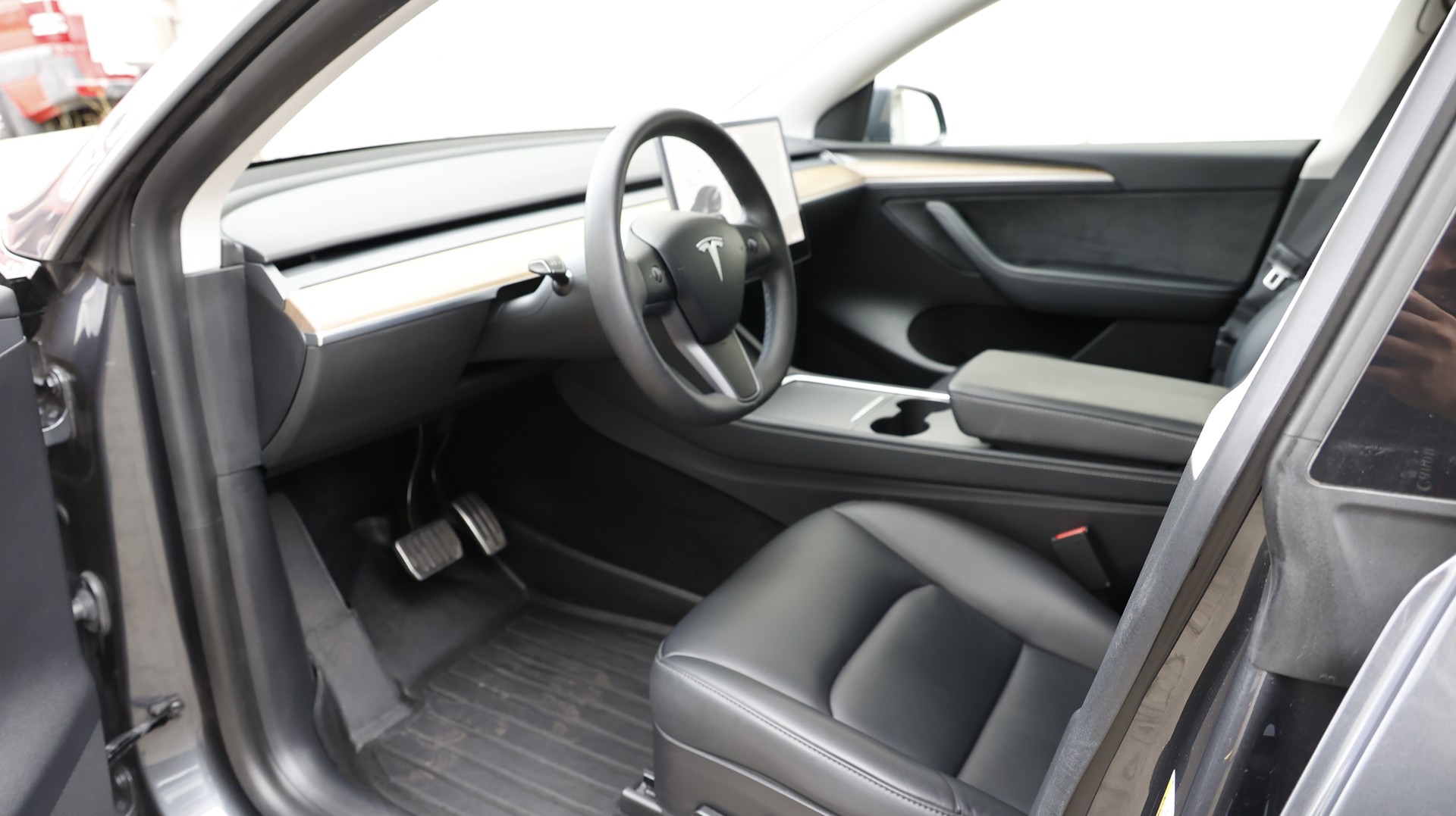 TESLA Model Y Long Range-image-8