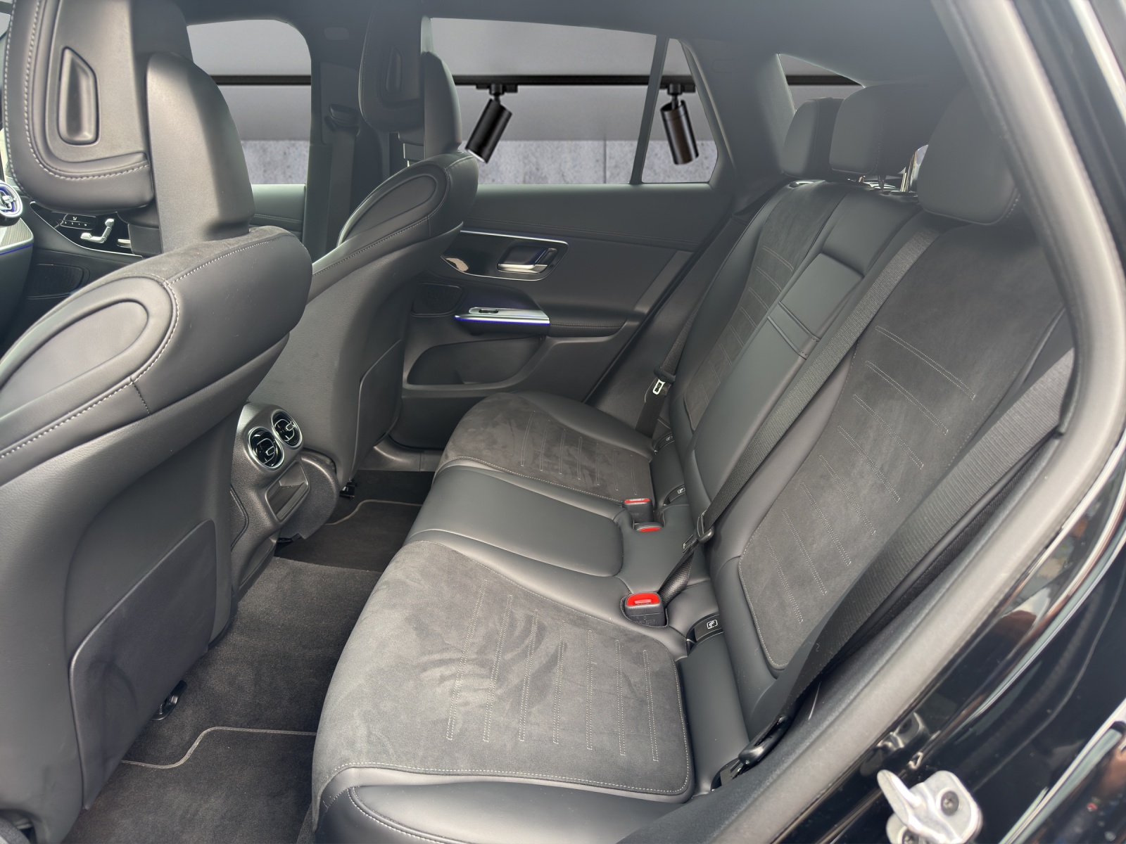 MERCEDES-BENZ GLC 300 d 4Matic 9G-Tronic-image-10