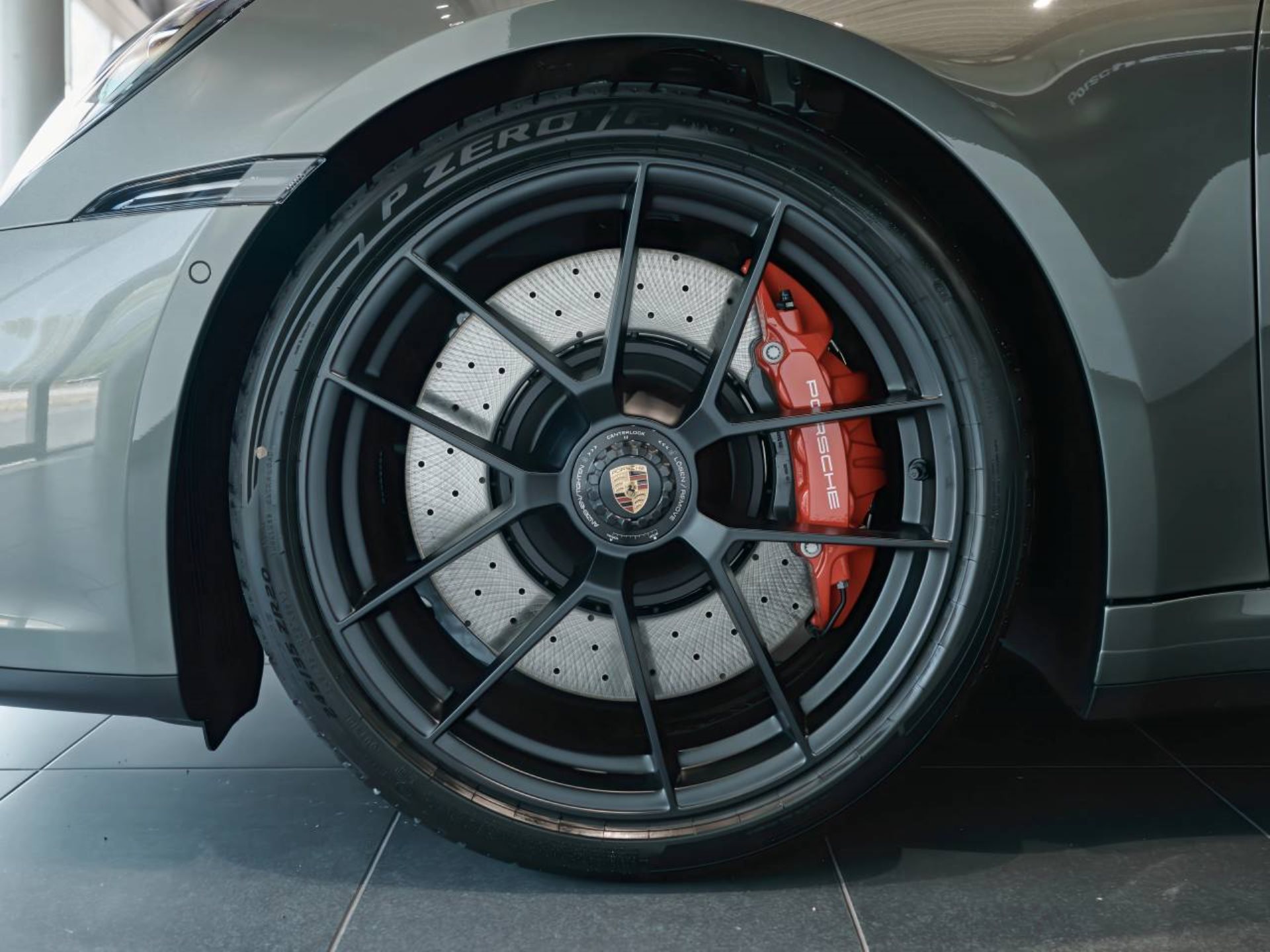 PORSCHE 911 Carrera GTS-image-27