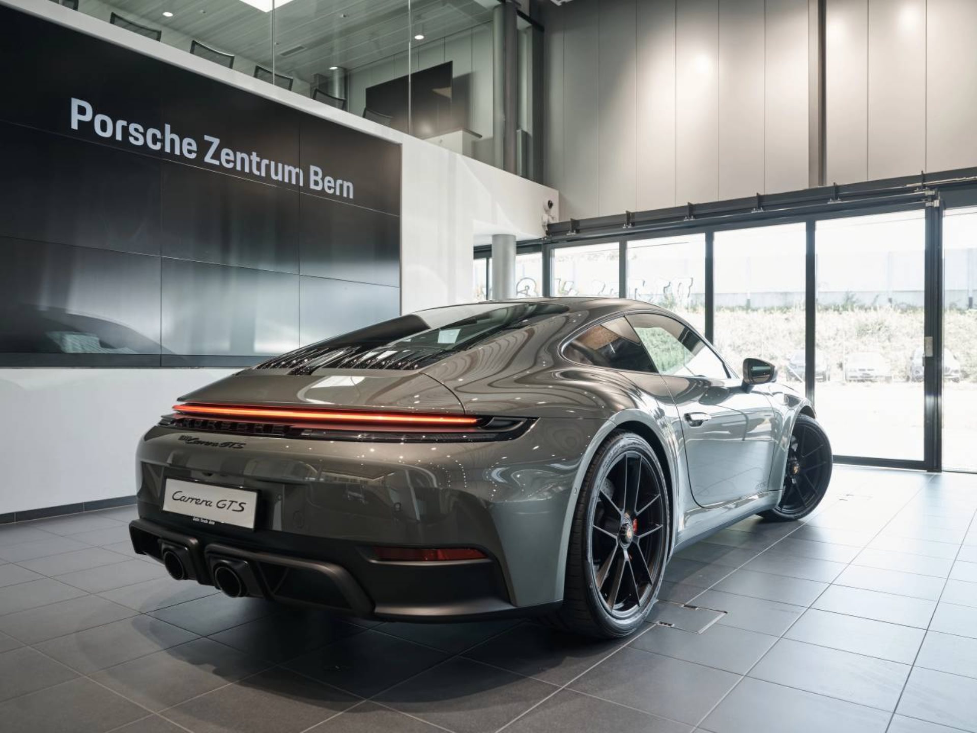 PORSCHE 911 Carrera GTS-showroom-element-2