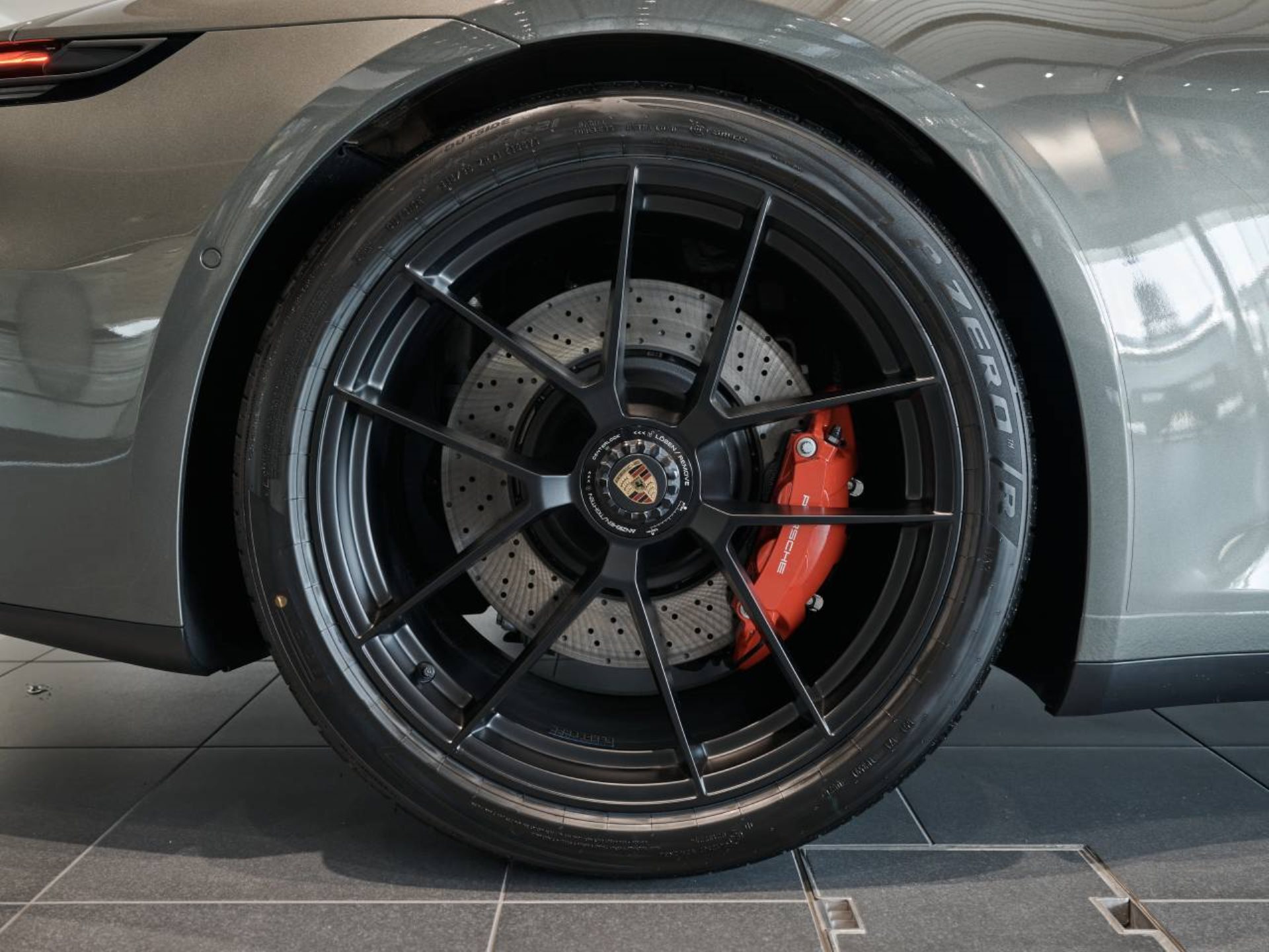 PORSCHE 911 Carrera GTS-image-28