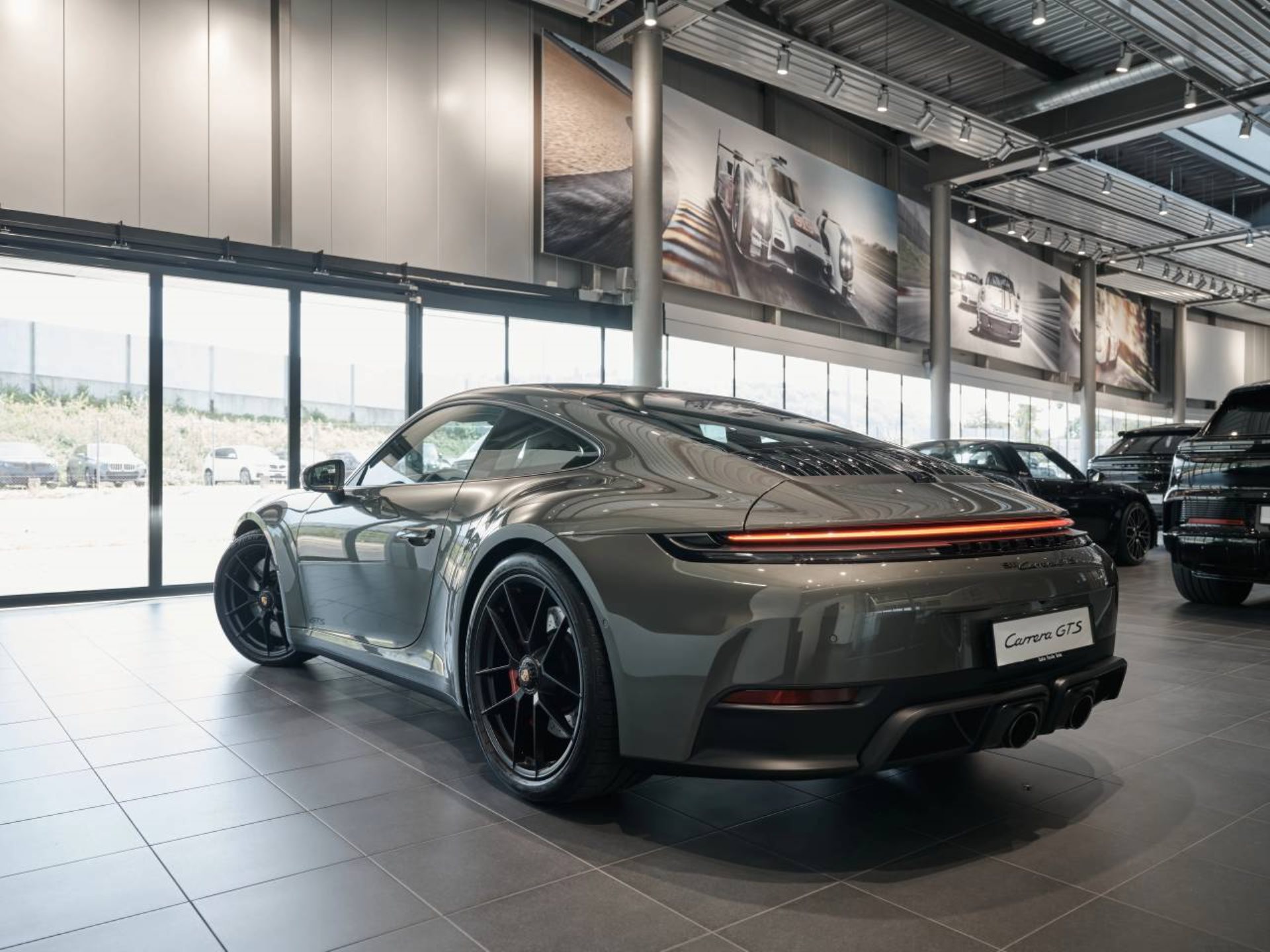 PORSCHE 911 Carrera GTS-image-6