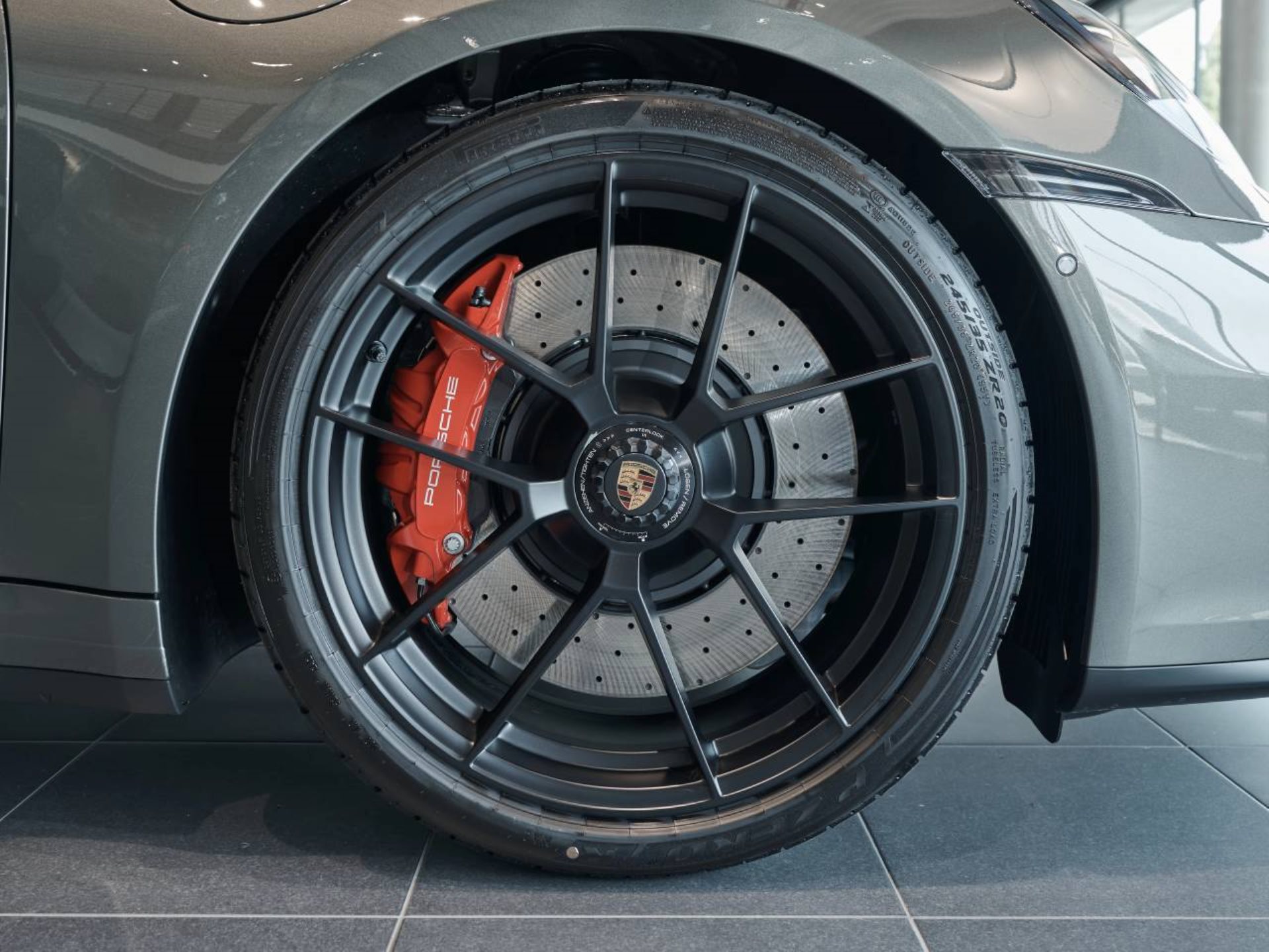 PORSCHE 911 Carrera GTS-image-29