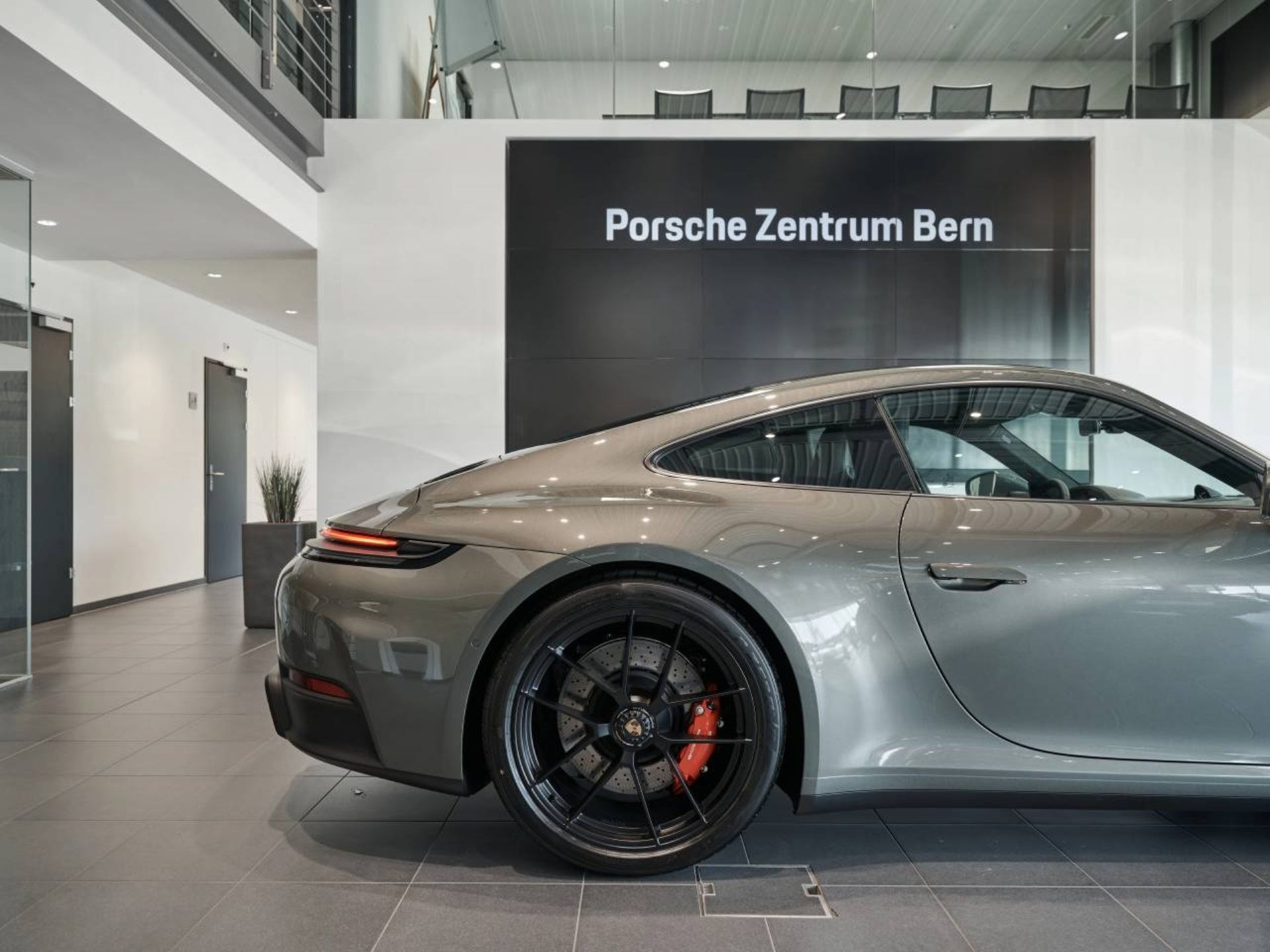 PORSCHE 911 Carrera GTS-image-10