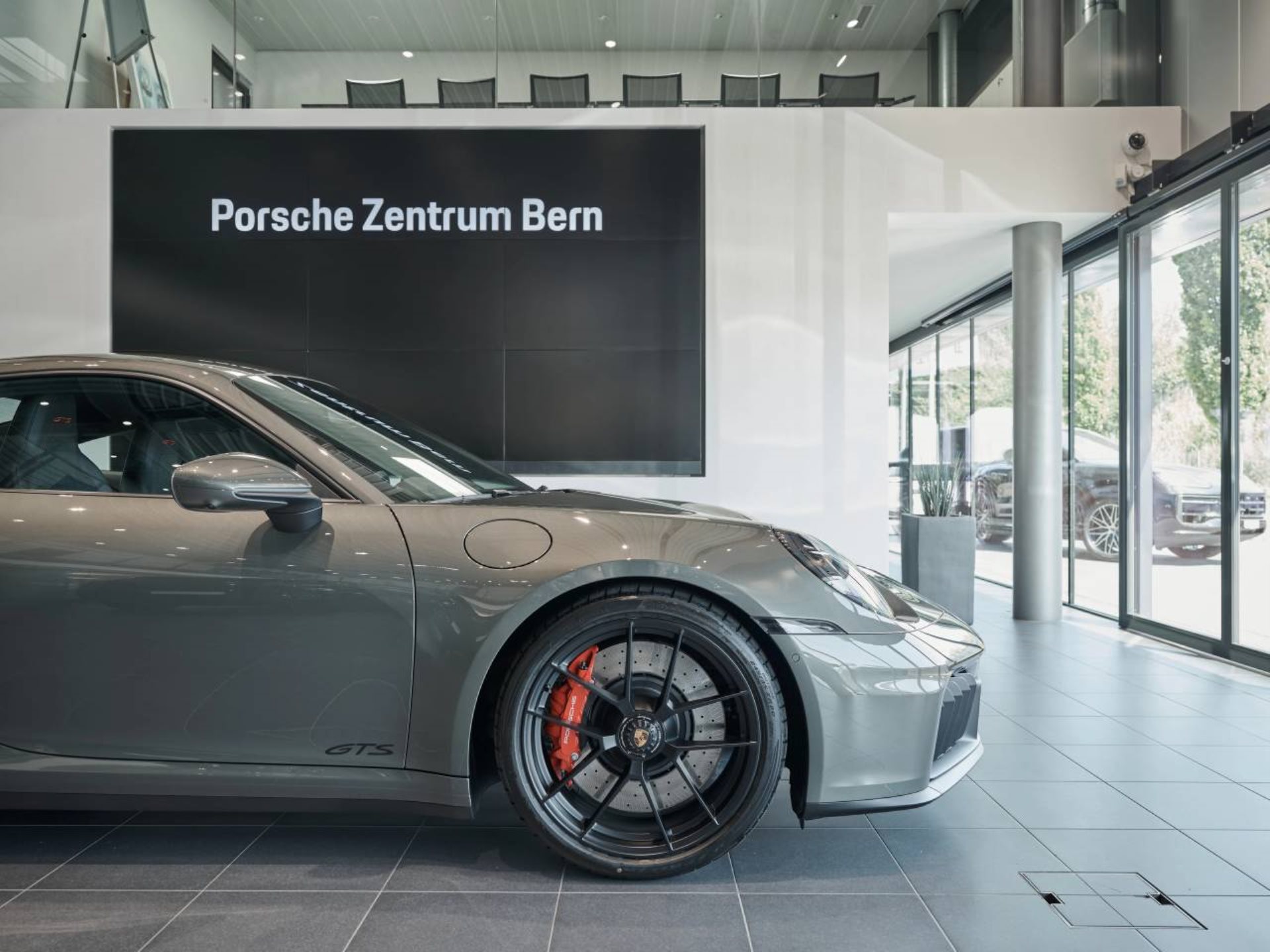 PORSCHE 911 Carrera GTS-image-11
