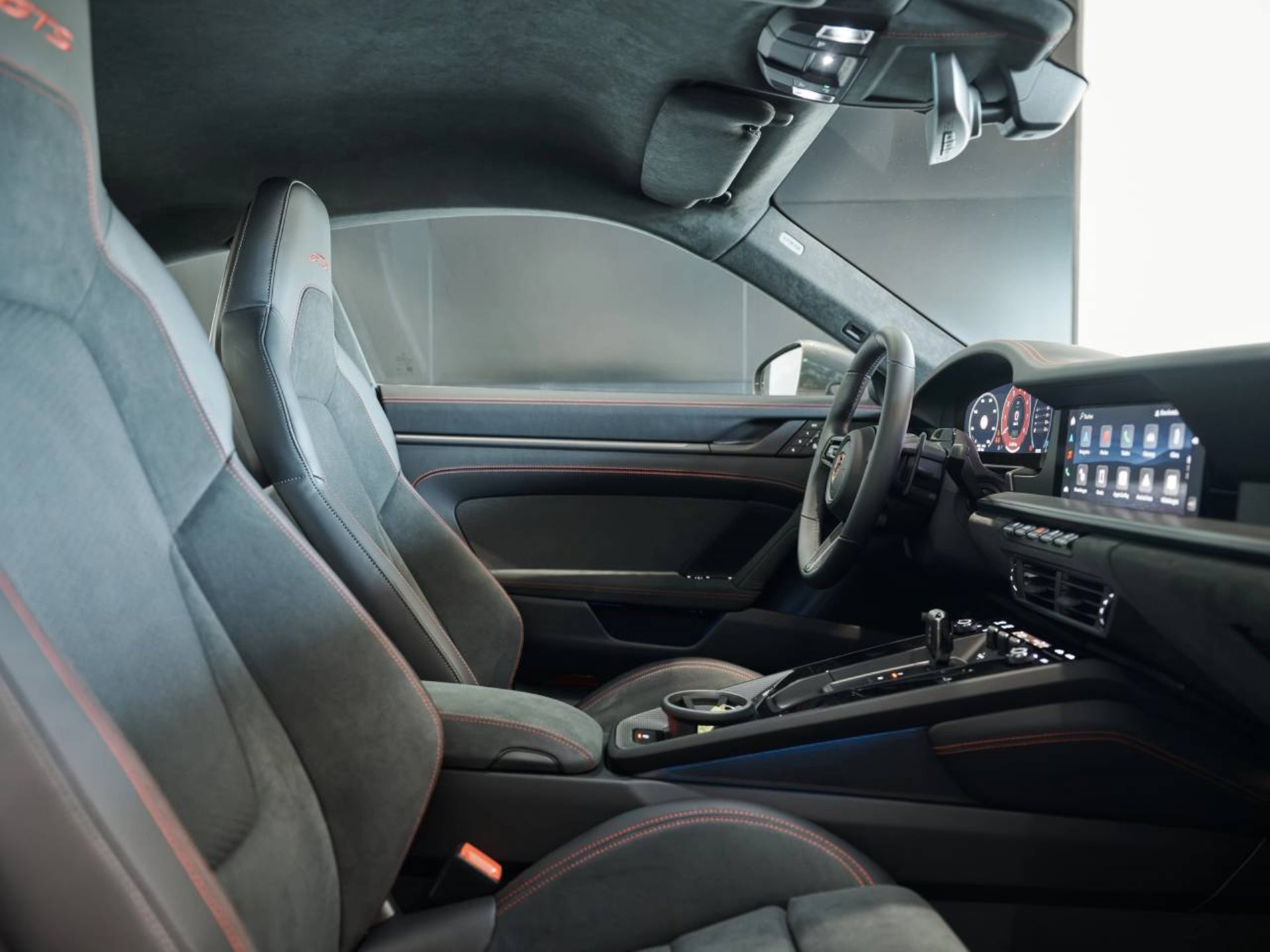 PORSCHE 911 Carrera GTS-image-15