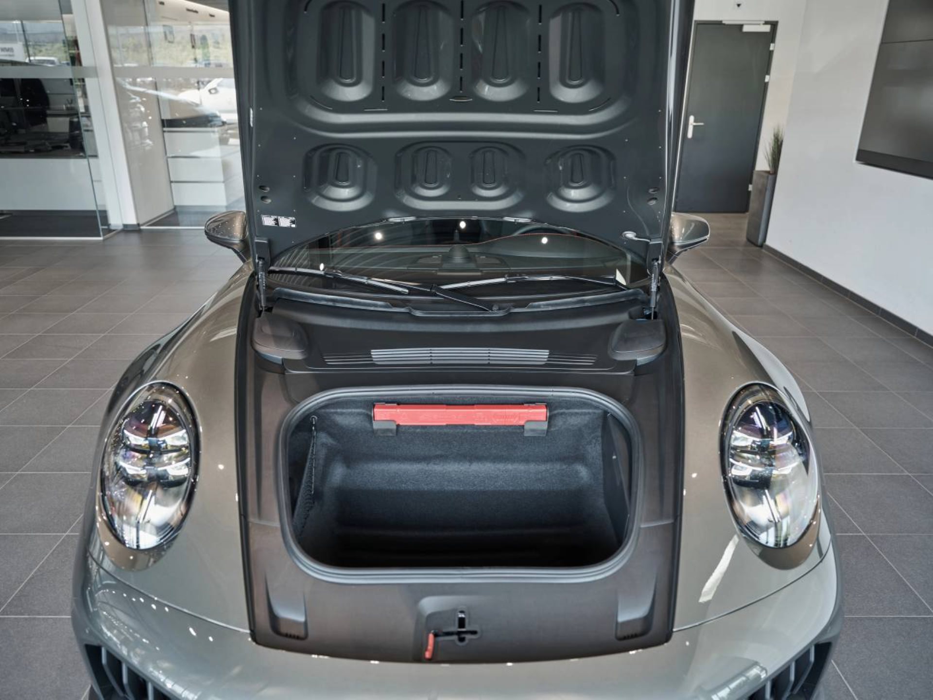 PORSCHE 911 Carrera GTS-image-9