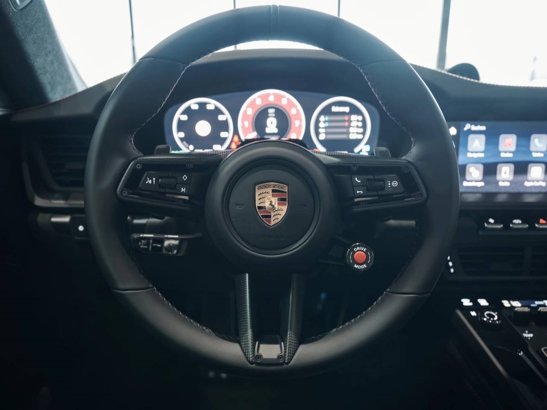 PORSCHE 911 Carrera GTS-image-12
