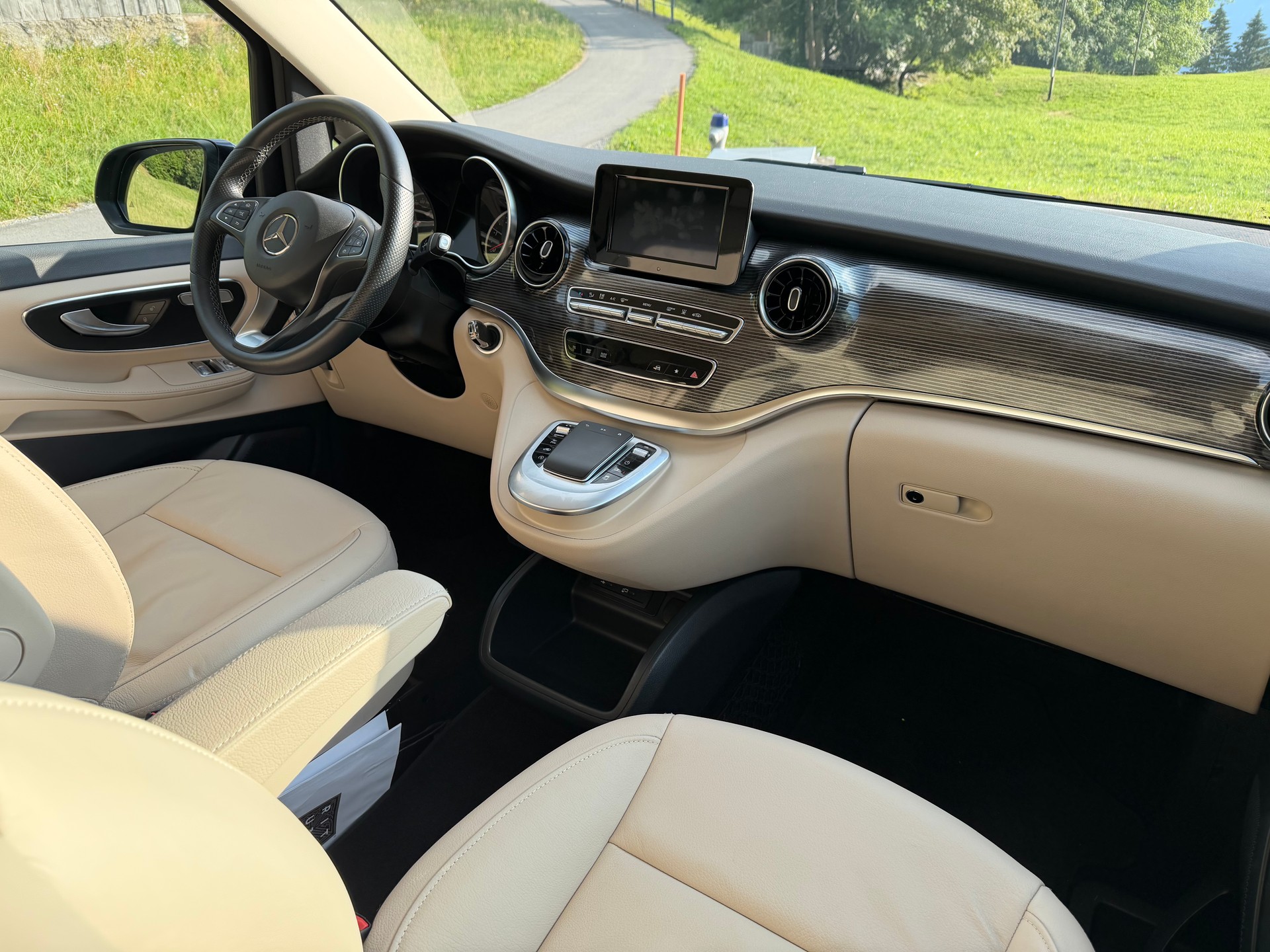 MERCEDES-BENZ V 250 d Avantgarde kurz 4matic-image-4