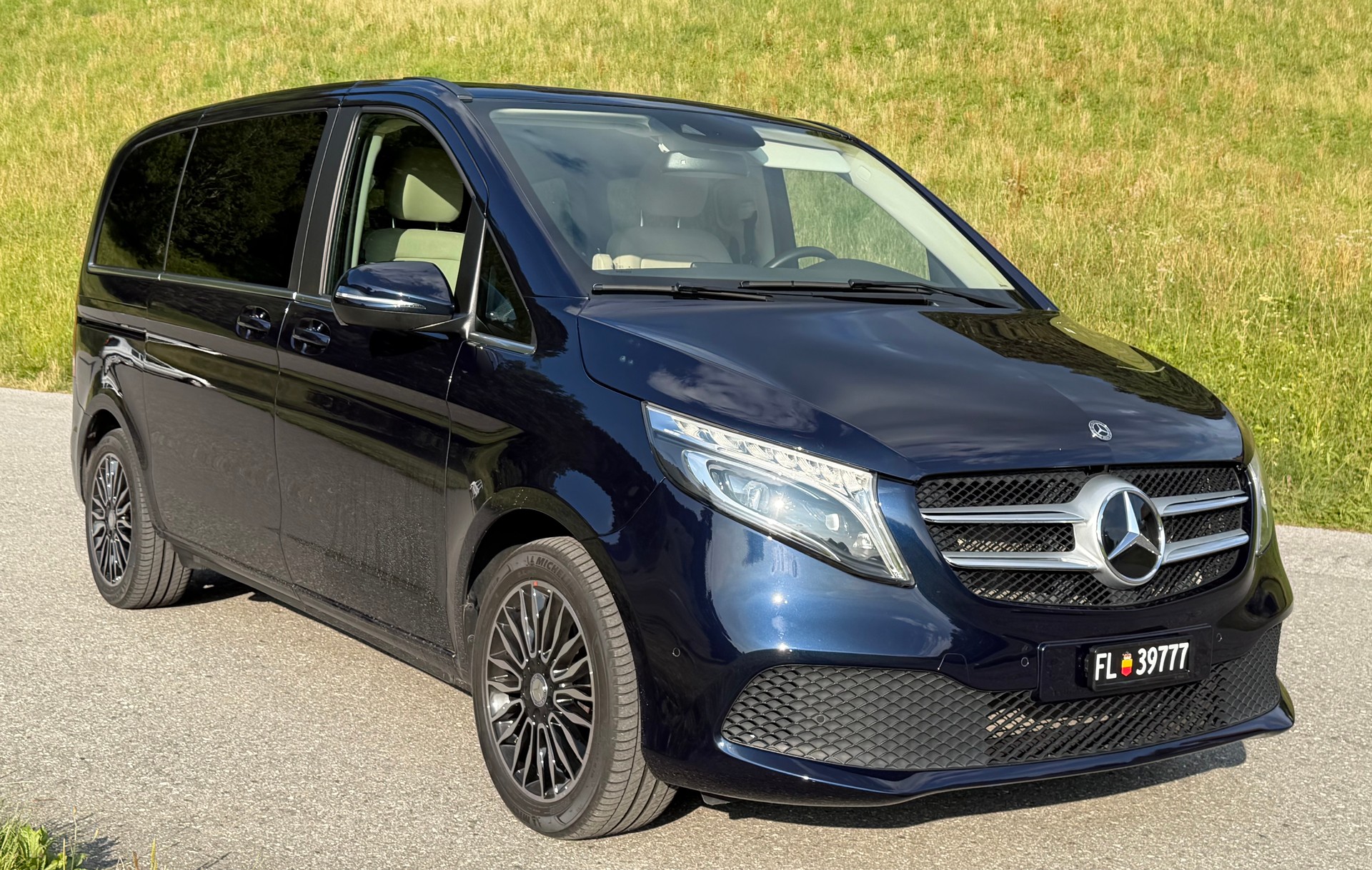 MERCEDES-BENZ V 250 d Avantgarde kurz 4matic-image-0