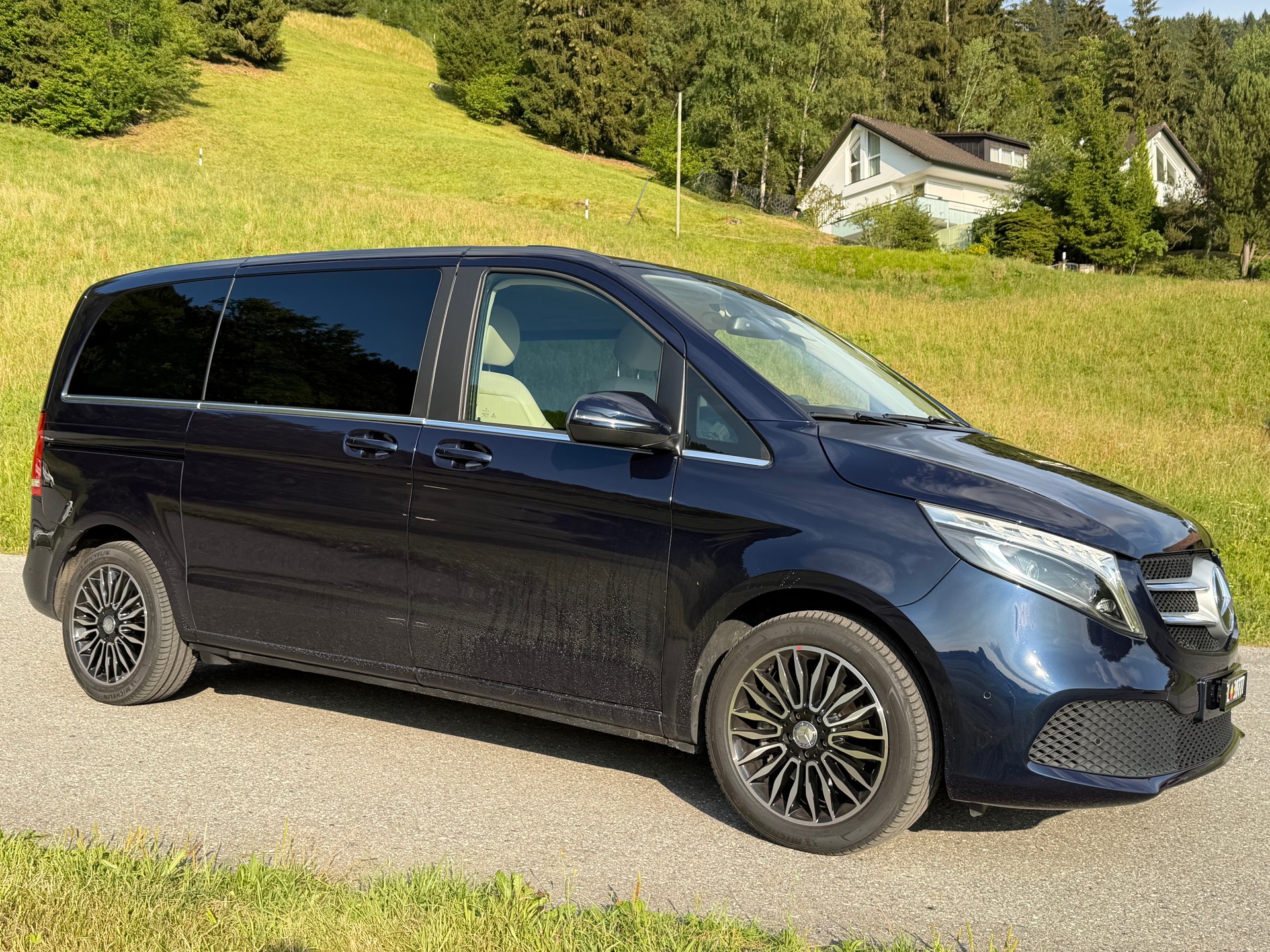 MERCEDES-BENZ V 250 d Avantgarde kurz 4matic-image-1