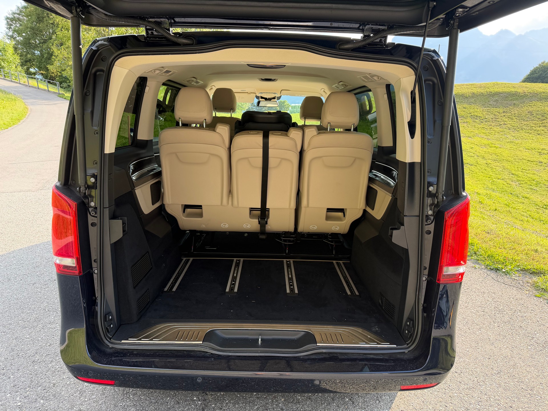 MERCEDES-BENZ V 250 d Avantgarde kurz 4matic-image-3