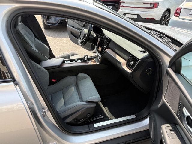 VOLVO V60 Cross Country 2.0 B4 AWD-image-10