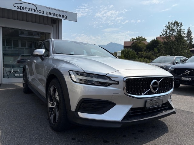 VOLVO V60 Cross Country 2.0 B4 AWD-image-0