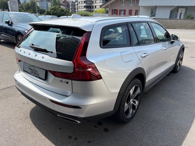 VOLVO V60 Cross Country 2.0 B4 AWD-image-3