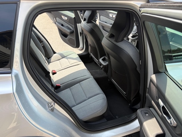 VOLVO V60 Cross Country 2.0 B4 AWD-image-14