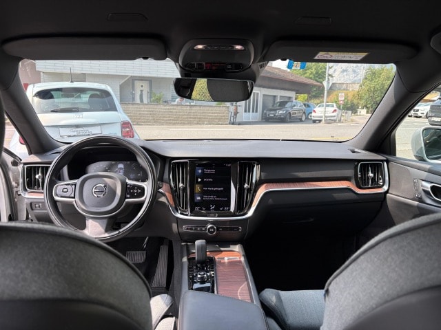 VOLVO V60 Cross Country 2.0 B4 AWD-image-12