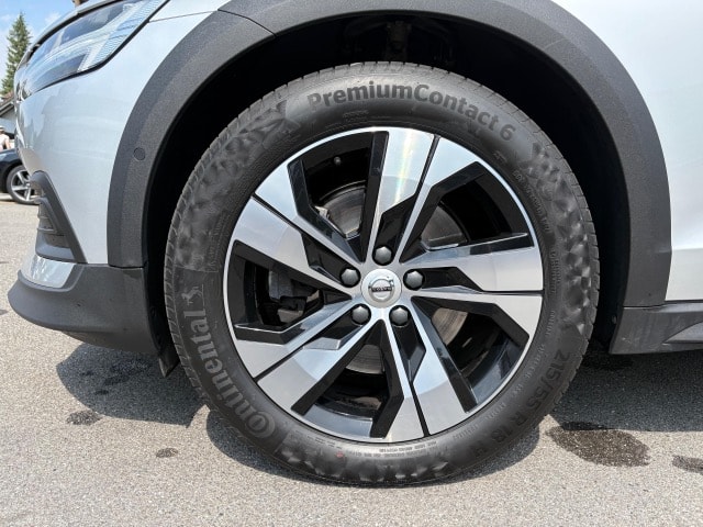 VOLVO V60 Cross Country 2.0 B4 AWD-image-4