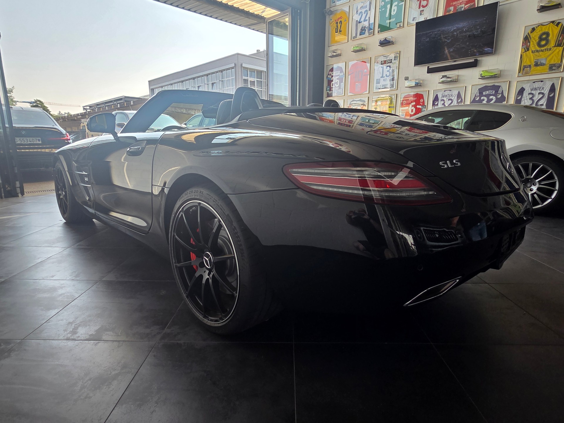 MERCEDES-BENZ SLS 63 AMG-image-5