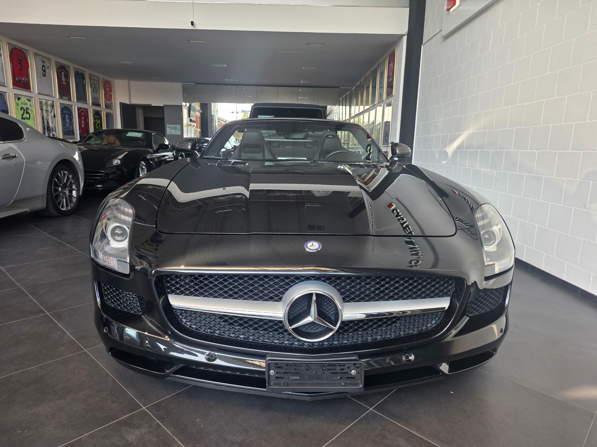 MERCEDES-BENZ SLS 63 AMG-image-1