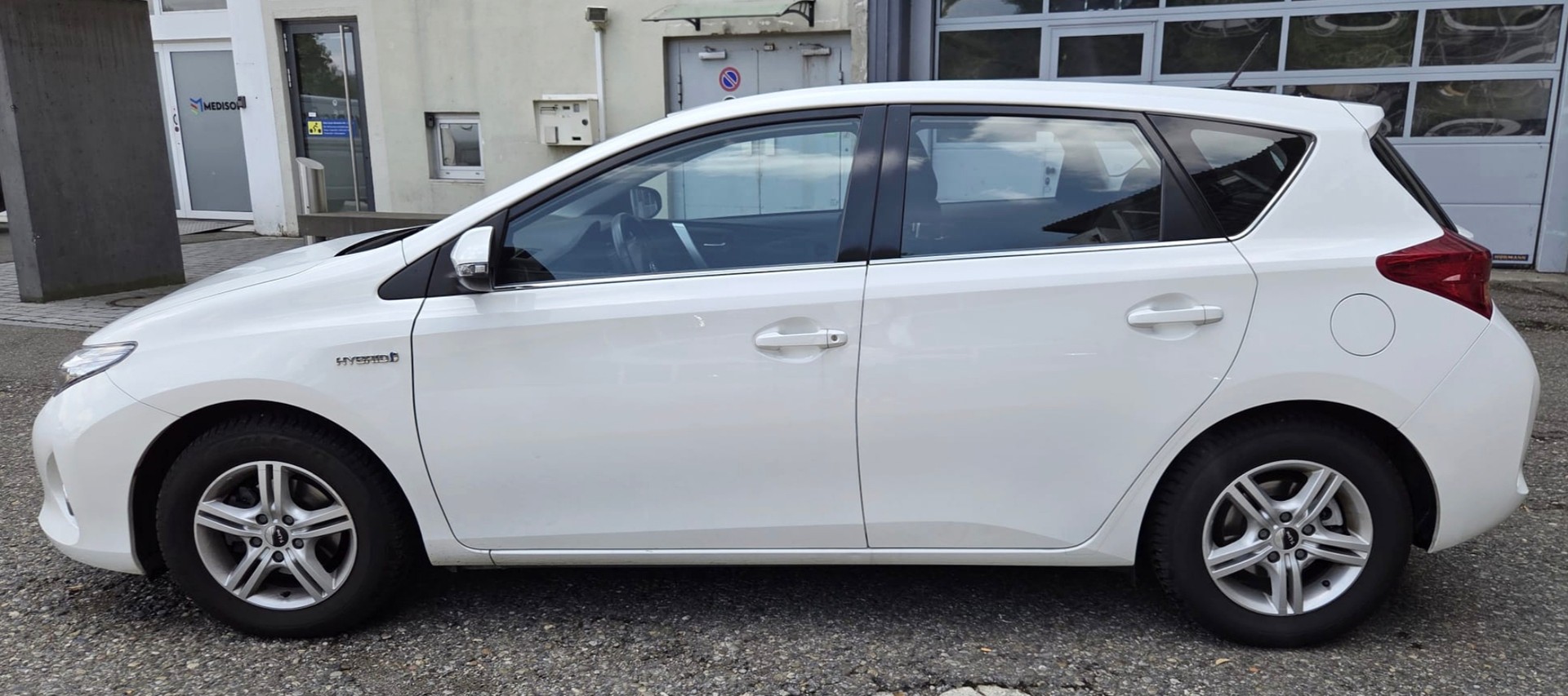 TOYOTA Auris 1.8 16V HSD Linea Sol-image-5