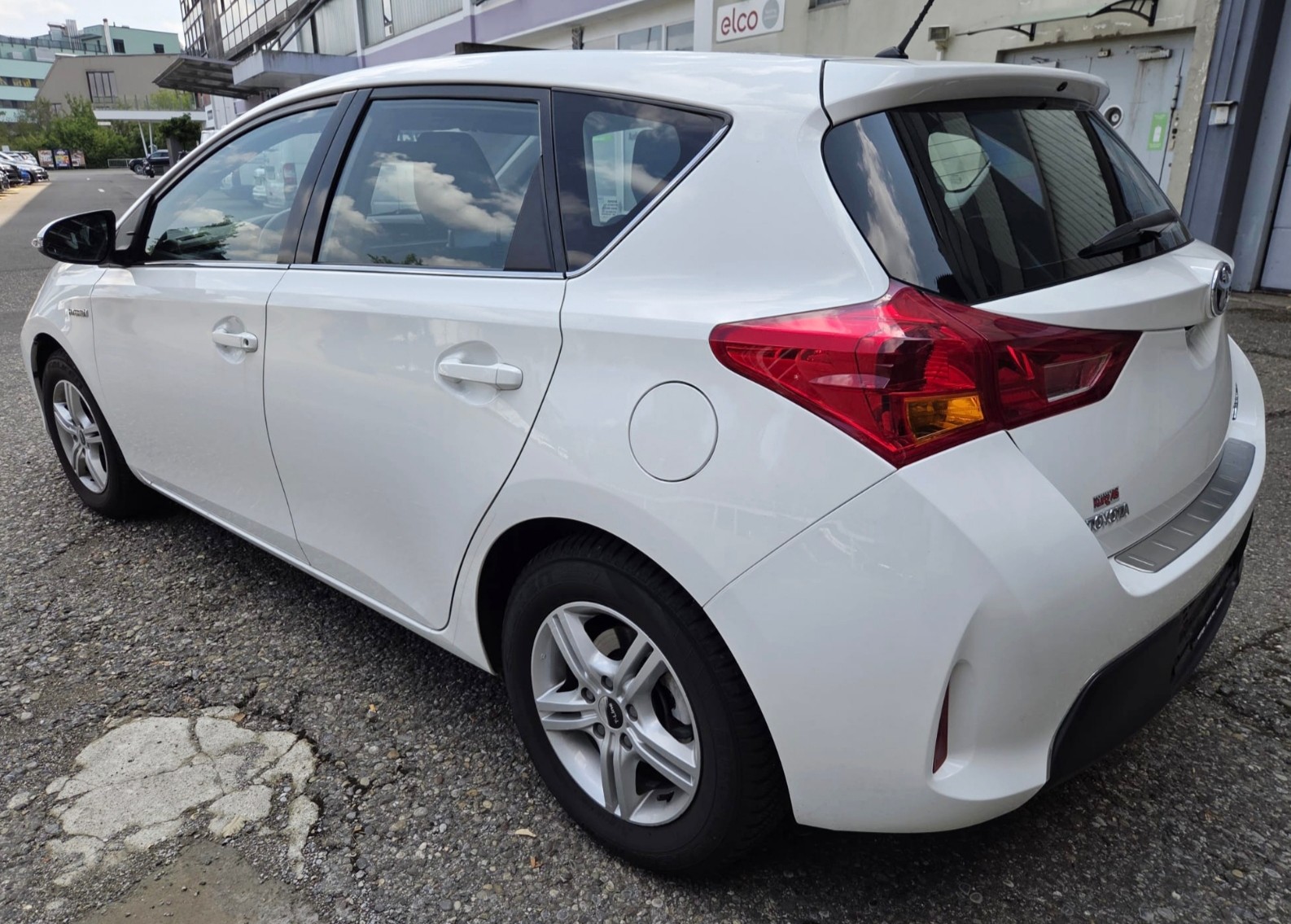 TOYOTA Auris 1.8 16V HSD Linea Sol-image-4